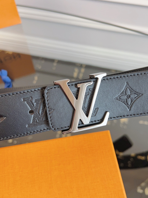 ルイヴィトンベルト背面デザイン